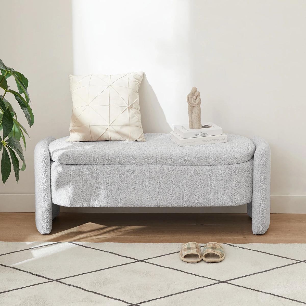 Oval 3D Lamb Fleece Storage Bench U1991