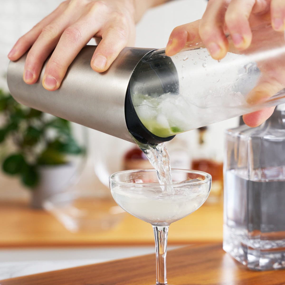 Boston Shaker, Stainless Steel Cocktail Tin & Mixing Glass with Rubber Seal, 28 Oz and 16 Oz, Set of 2 O6969