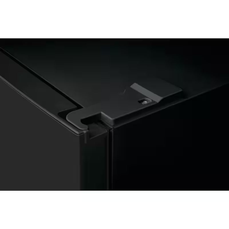 10.1 cu. ft. Black Top Freezer Refrigerator O110