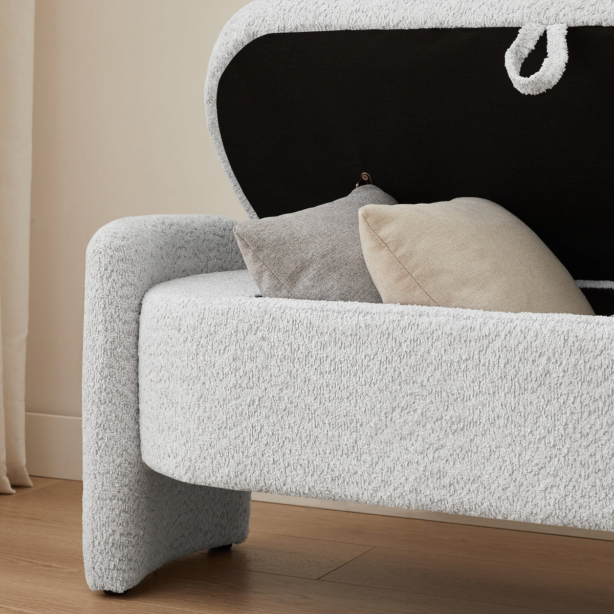Oval 3D Lamb Fleece Storage Bench U1991